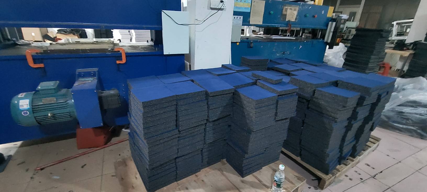 这个挂壁日结爽，随便穿拖鞋放音响DJ时间过得挺快，再听7.5小时DJ音乐又可以下班拿工99 / 作者:扛不住了老哥们 / 