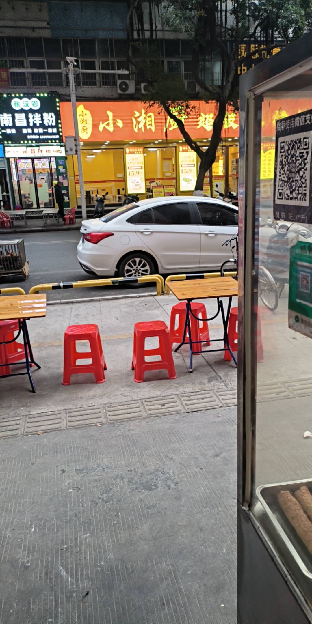 走哇，又到吃早点的时间了。懒得出门，现在室内温度34度，我光着膀子，还得开着窗户，51 / 作者:大哥让我先跑 / 