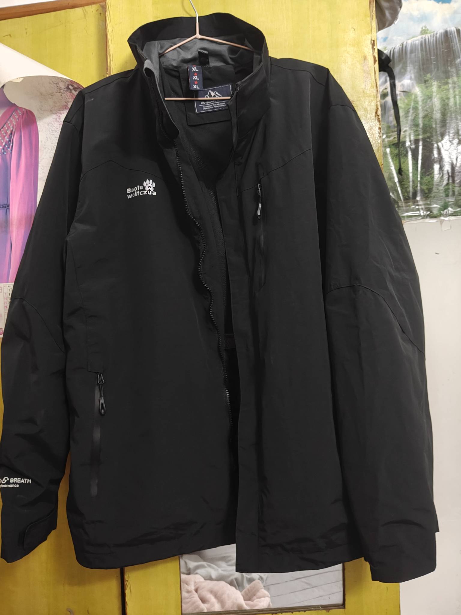 有没高埗附近的老哥需要衣服的，给两个猪脚饭价就行，防风防水的，200多买的

54 / 作者:余生是 / 