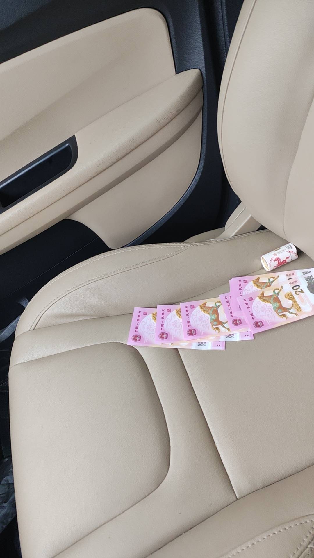 总算有1w了 明天弄杭州银行存管和如意宝到时候80毛美汁汁

91 / 作者:昂xo123 / 