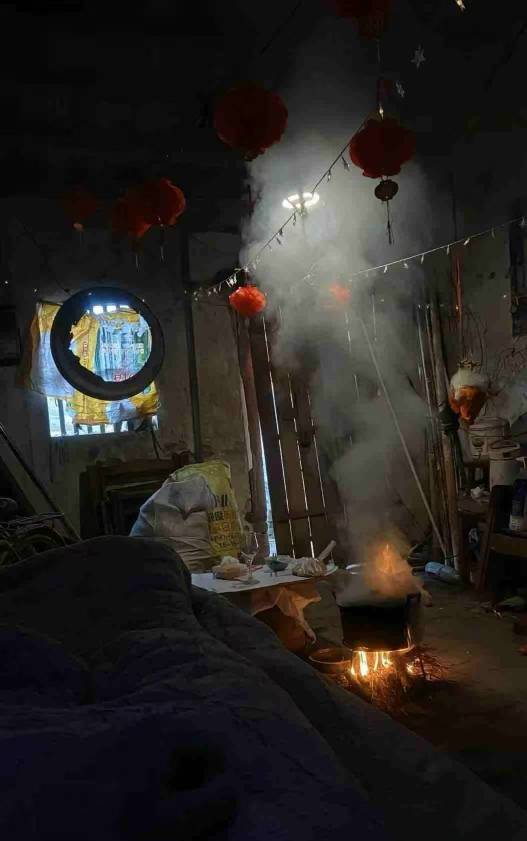 好冷啊兄弟们，你们不烤火吗

100 / 作者:挂比了救我鸭 / 