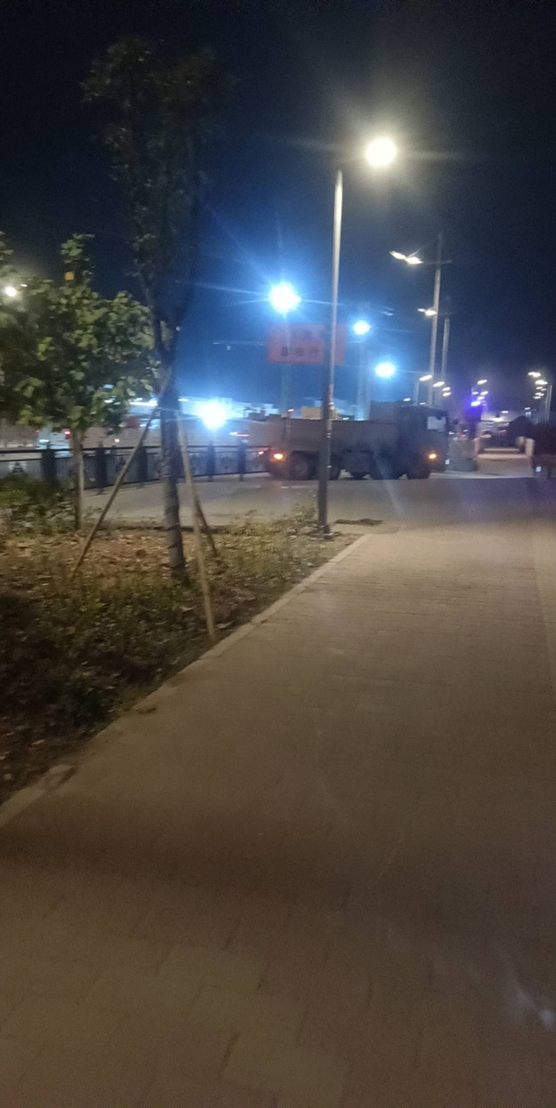 又是干12个小时的一天二百块，干五天不如...29 / 作者:晨光啊 / 