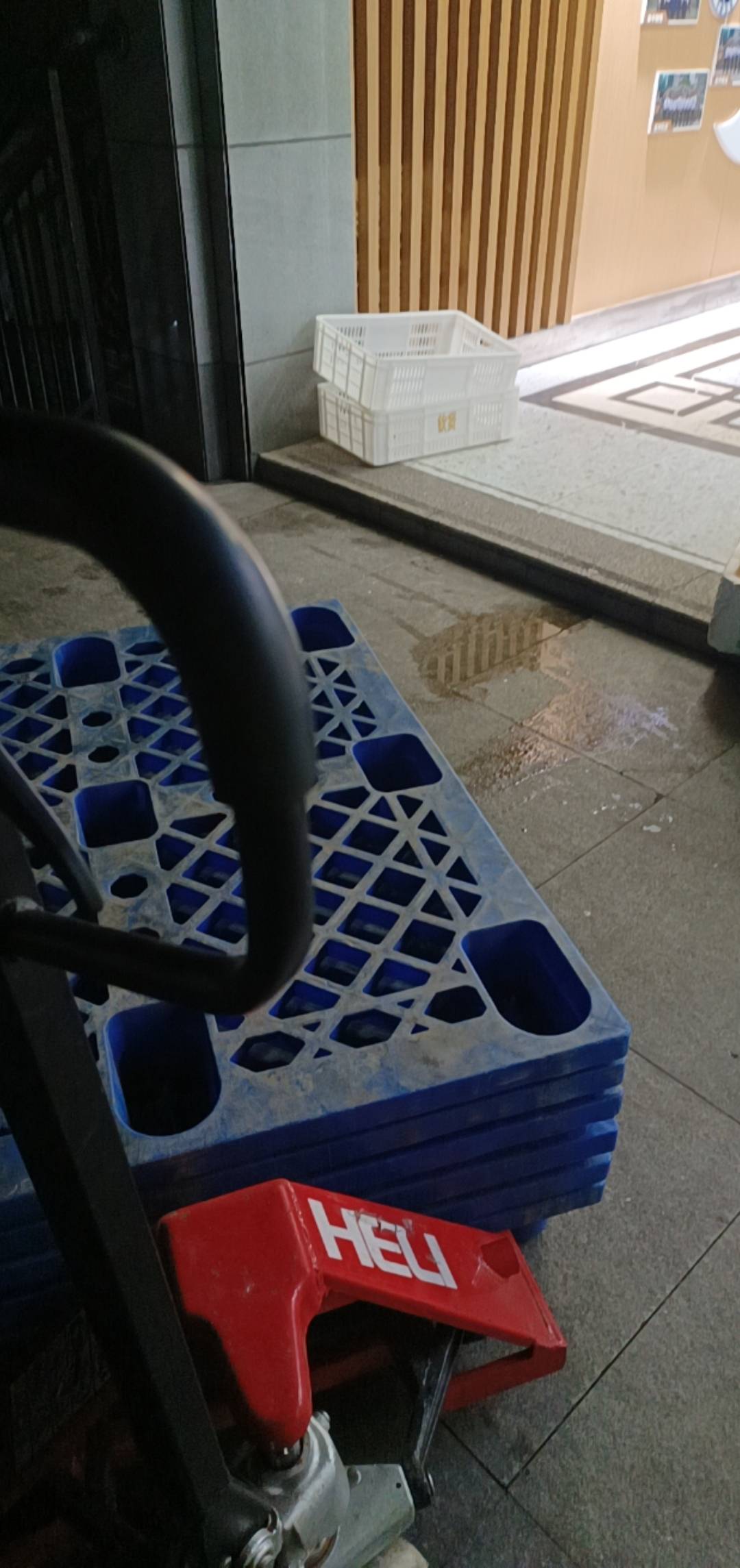 日结200米  下班  

73 / 作者:v18883340973 / 