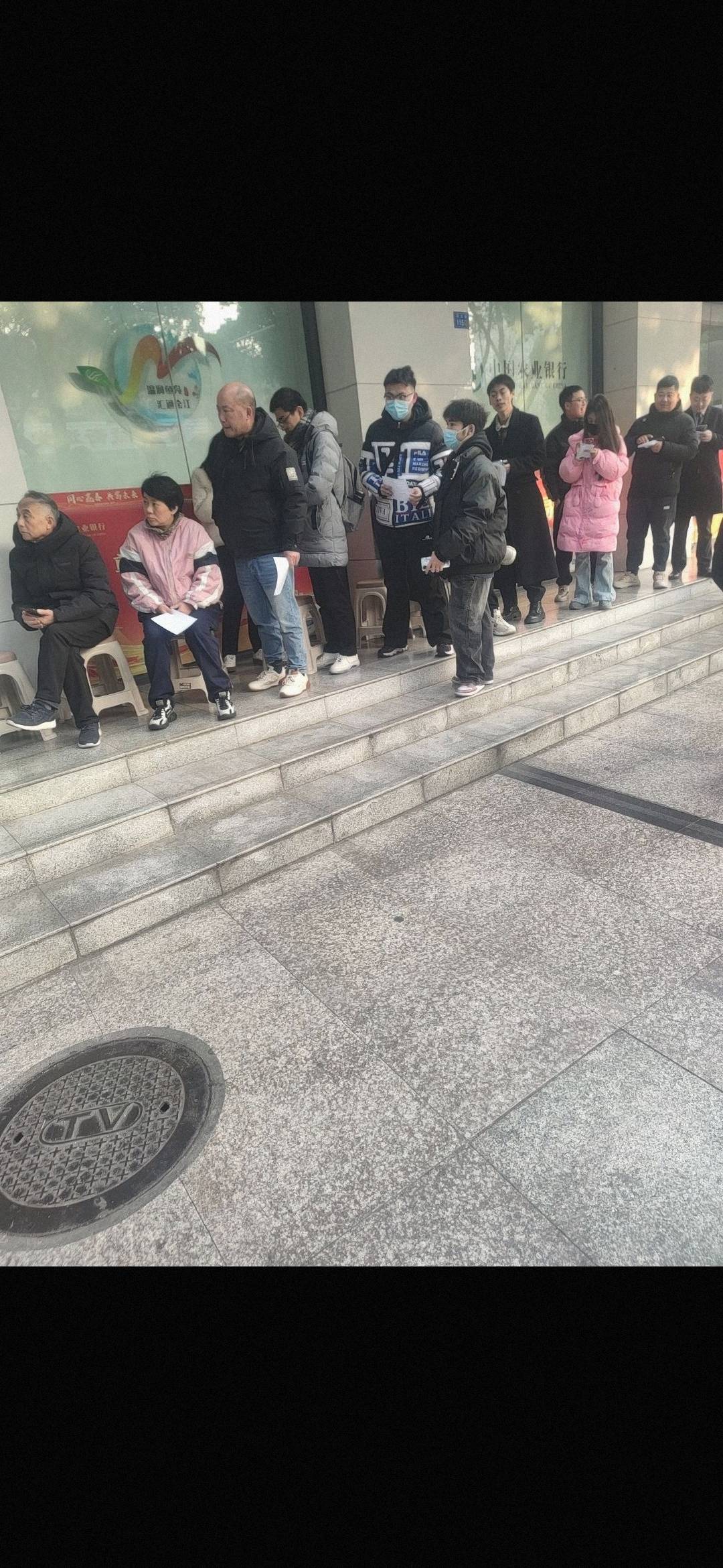 又要到饭了兄弟们 一个网点就我和另一个小伙子出名额的 


55 / 作者:hello邹先生z / 