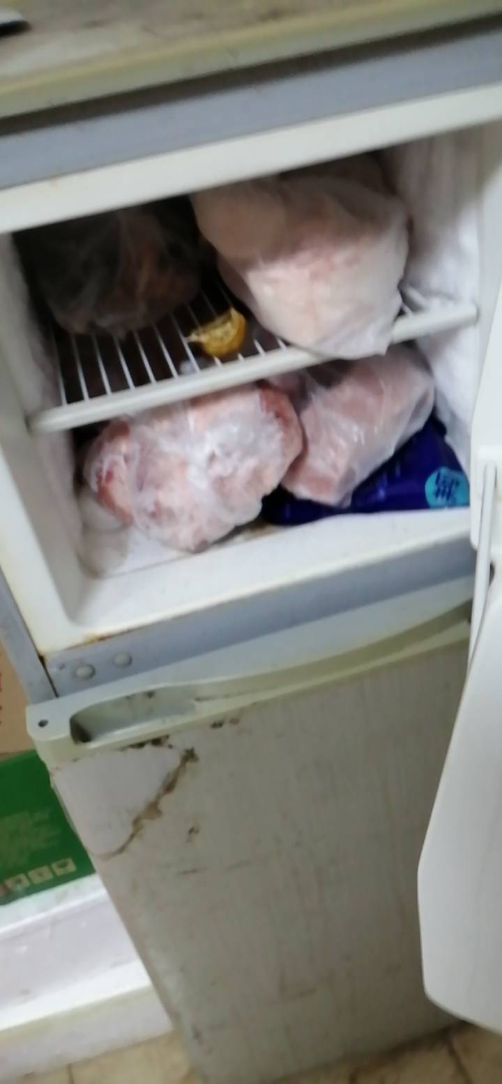 晚上有青菜还有鸡蛋，宵夜跟另一个商量吃什么

15 / 作者:专业吃席 / 