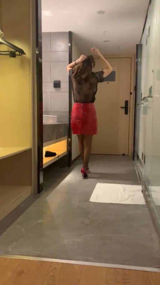 刚中苹果手机的老哥别再卖了，有点东西就卖，到头来啥也没有，拿上新手机试试做做自媒18 / 作者:李霸霸哦 / 