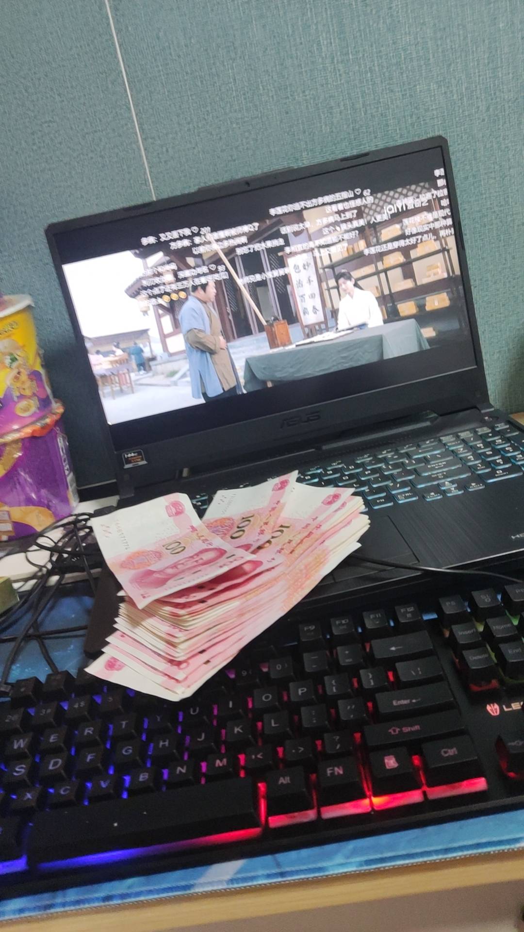 家里催着我回家过年，我没钱不想回去，3年没回去了，今天打电话给我之前接电话都是骂78 / 作者:我爱赵露思 / 