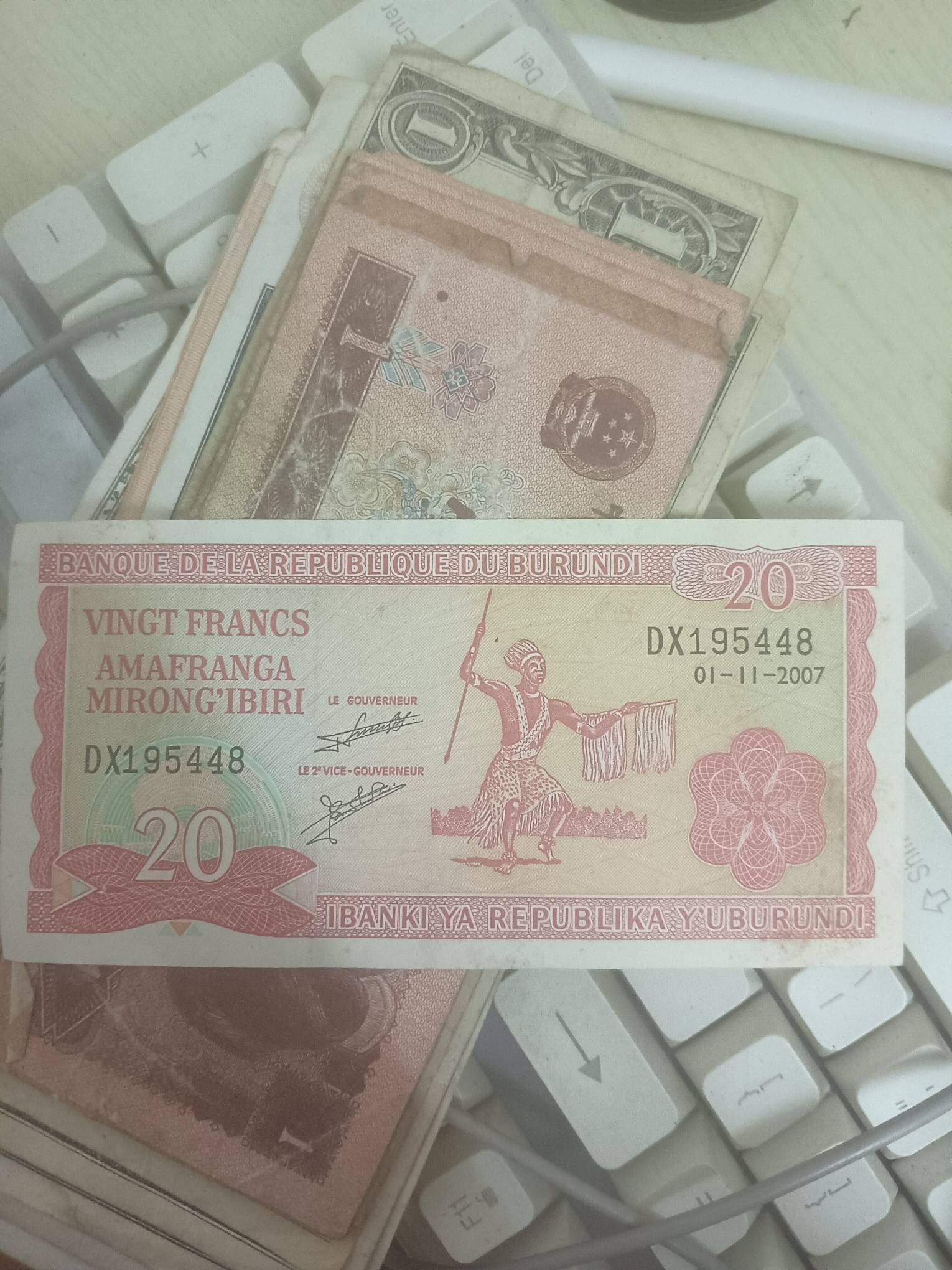 老哥们，这几张什么钱，谁要，出了




18 / 作者:柯小米 / 