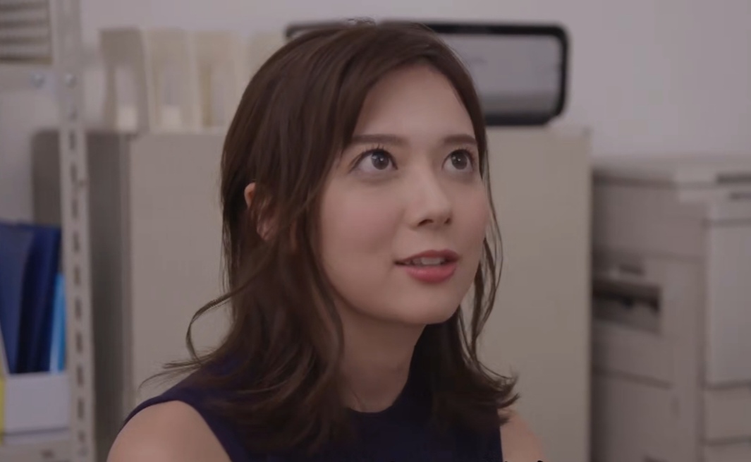 难以忘记初次见你，一双美丽的眼睛
在我脑海里你的身影，挥散不去
握你的双手感觉你的94 / 作者:周婕纶 / 