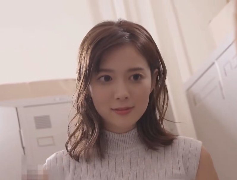 难以忘记初次见你，一双美丽的眼睛
在我脑海里你的身影，挥散不去
握你的双手感觉你的31 / 作者:周婕纶 / 