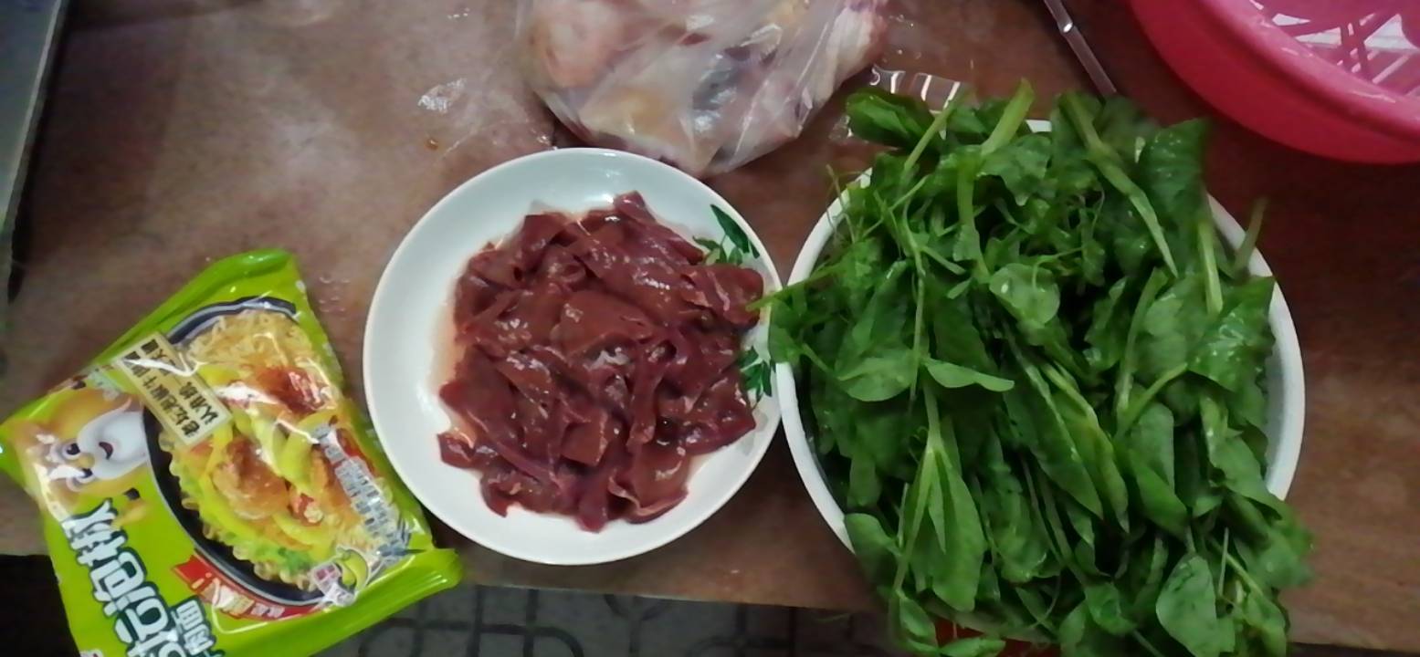 老哥早餐就泡面

79 / 作者:专业吃席 / 