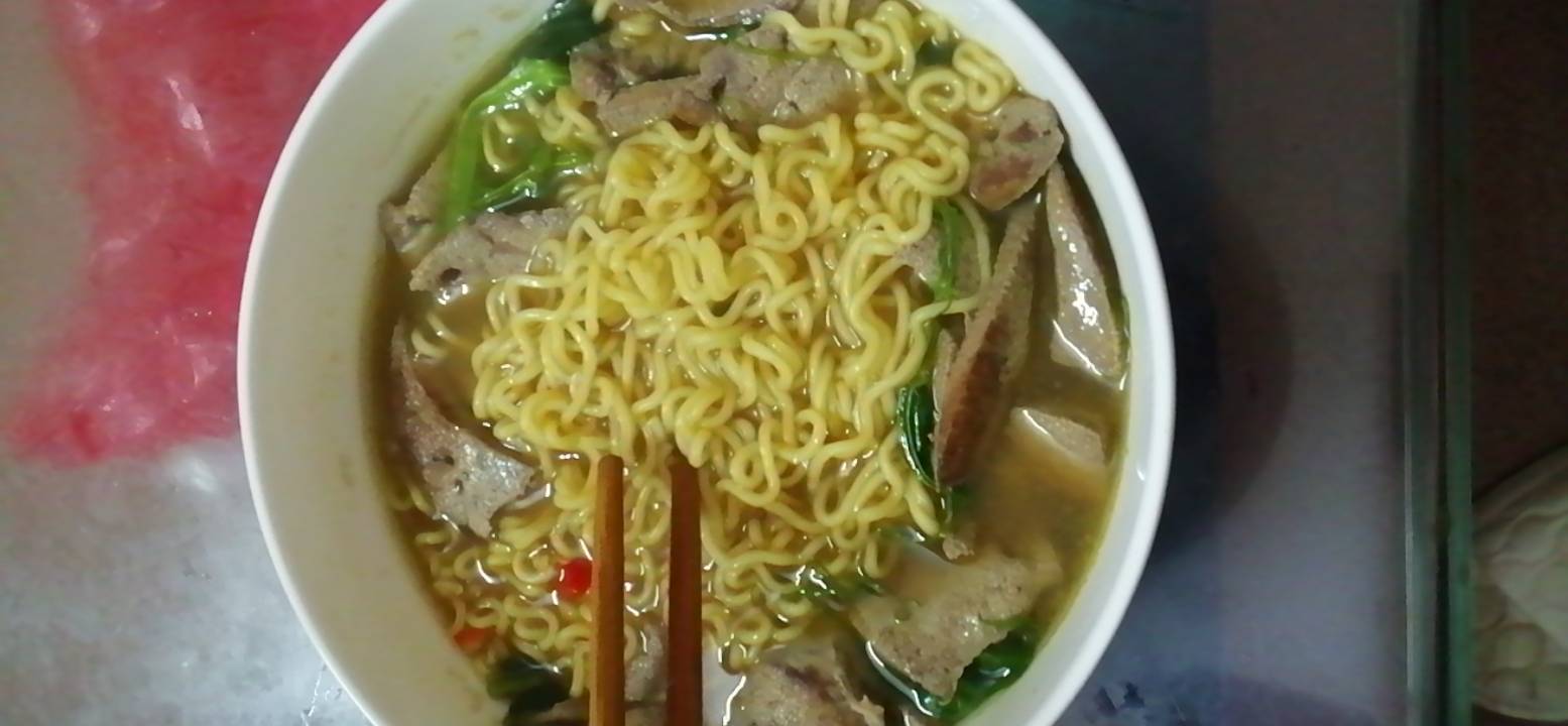 老哥早餐就泡面

13 / 作者:专业吃席 / 