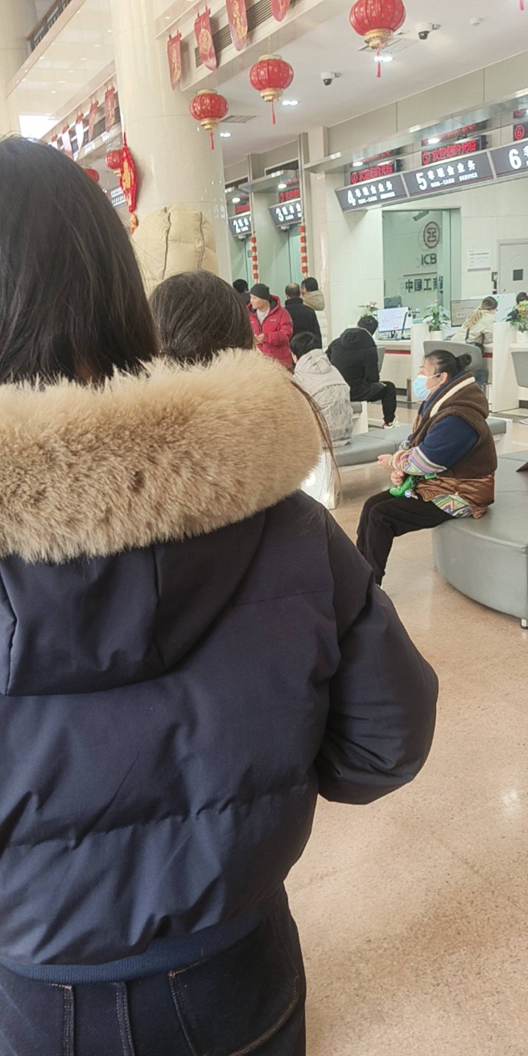 老哥们 在银行排队去钞了 没一个过来问的牛牛 是不是这会都是lj号

48 / 作者:先天抽奖欧皇圣体 / 