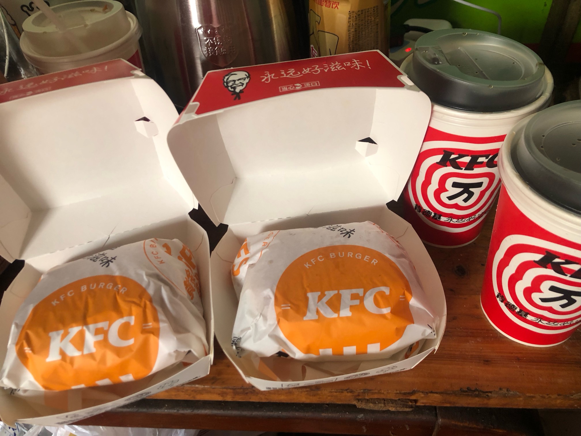 凌晨0.01肯德基吃上了

7 / 作者:区委叔记 / 