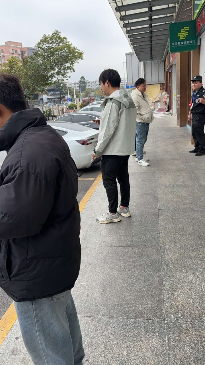 马钞你们那里出的，都在润，我拿到了就放家里了，想出怎么找不到收的人
56 / 作者:南谯区银花小区 / 