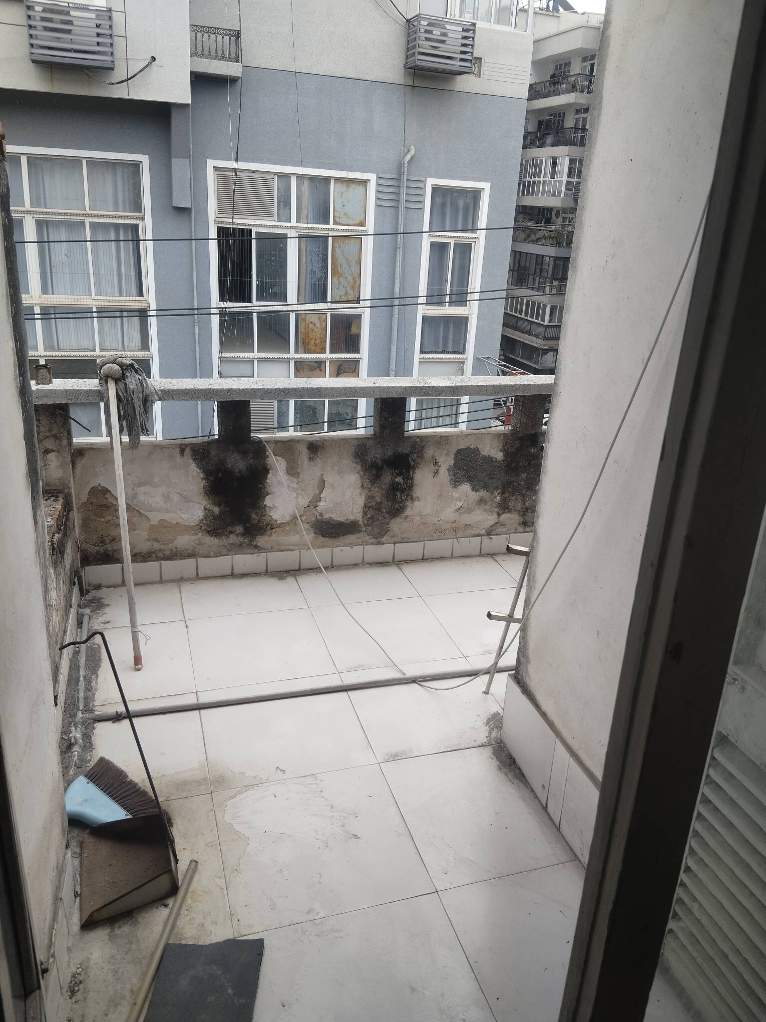 20块钱一天的挂壁房，环境差 但打扫的挺干净的，70多岁的一个老婆婆开的，房租到期了62 / 作者:提莫大王 / 