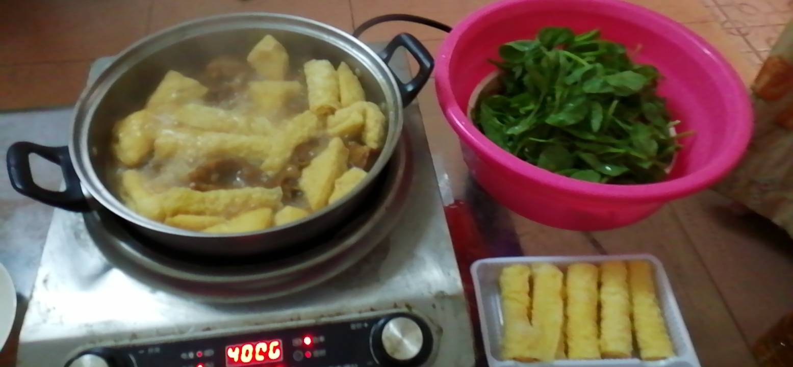 老哥打边炉，下班回来才弄好早餐

47 / 作者:专业吃席 / 