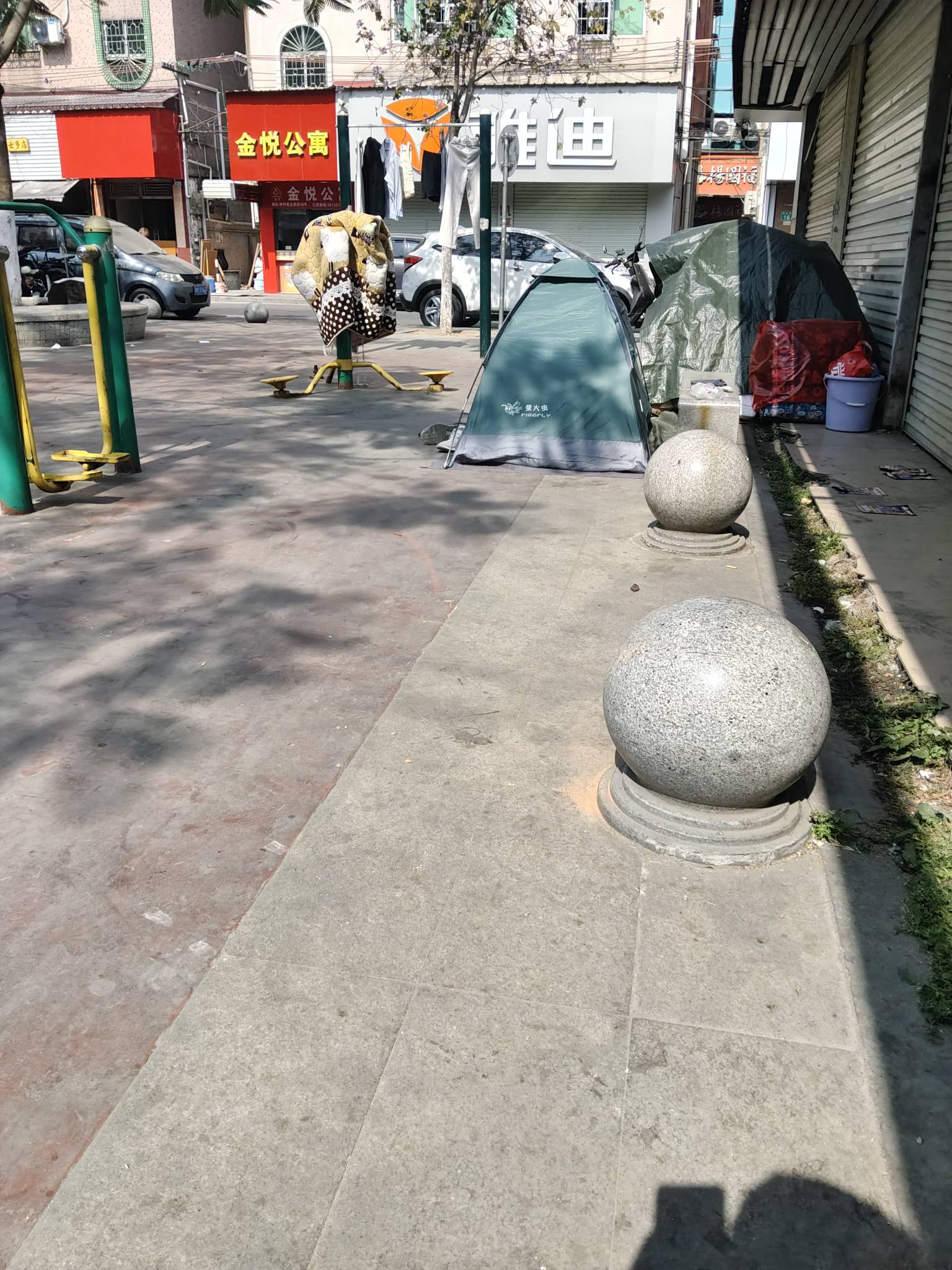 这俩老哥牛b，把小公园当自己家一样

30 / 作者:lfc8 / 