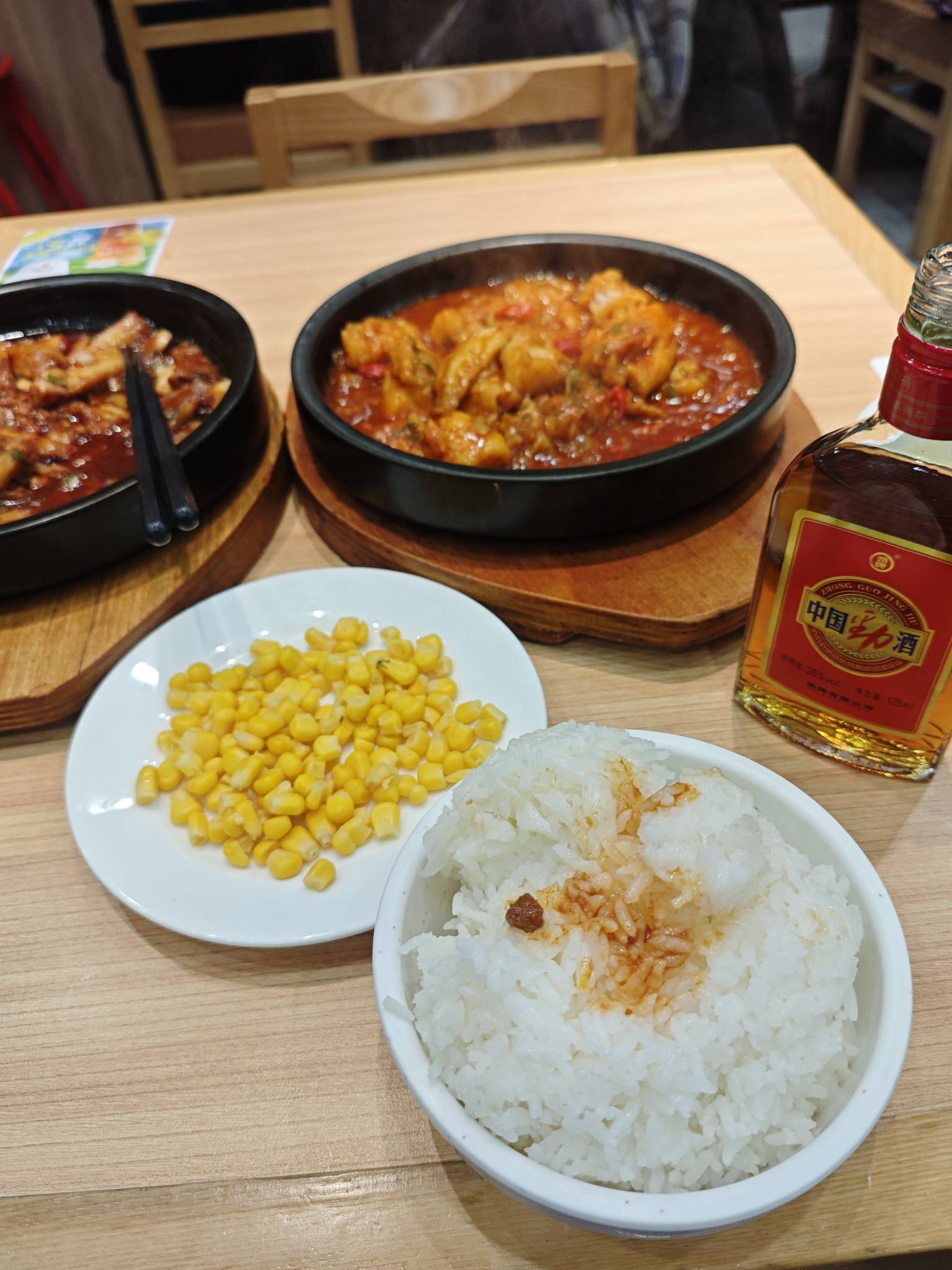 又到吃饭时间了，又说不喝了不喝了又搞一瓶，醉生梦死吧

54 / 作者:口味王 / 