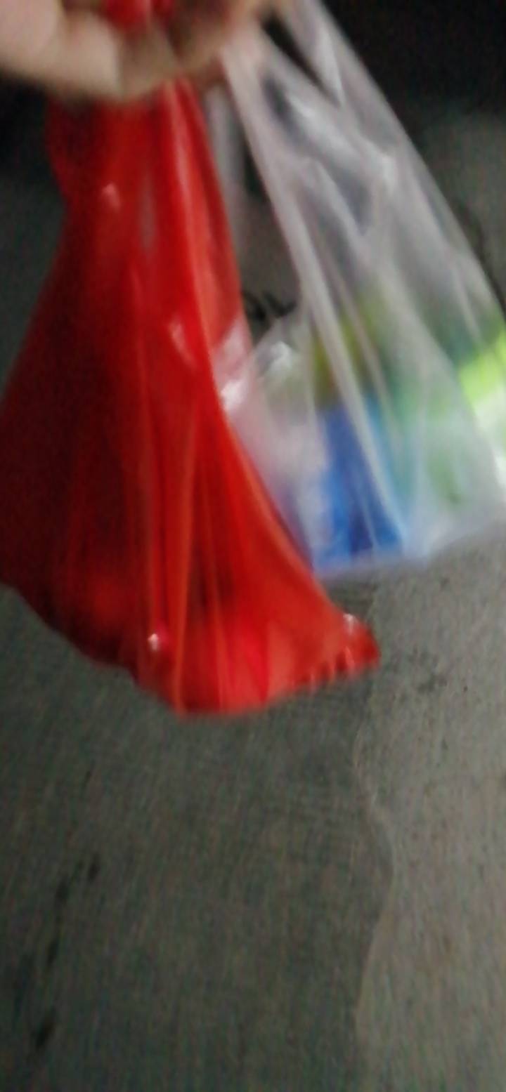 老哥夜班又开始了，一瓶咖啡，口香糖，两个苹果，一瓶牛奶，25块

85 / 作者:专业吃席 / 