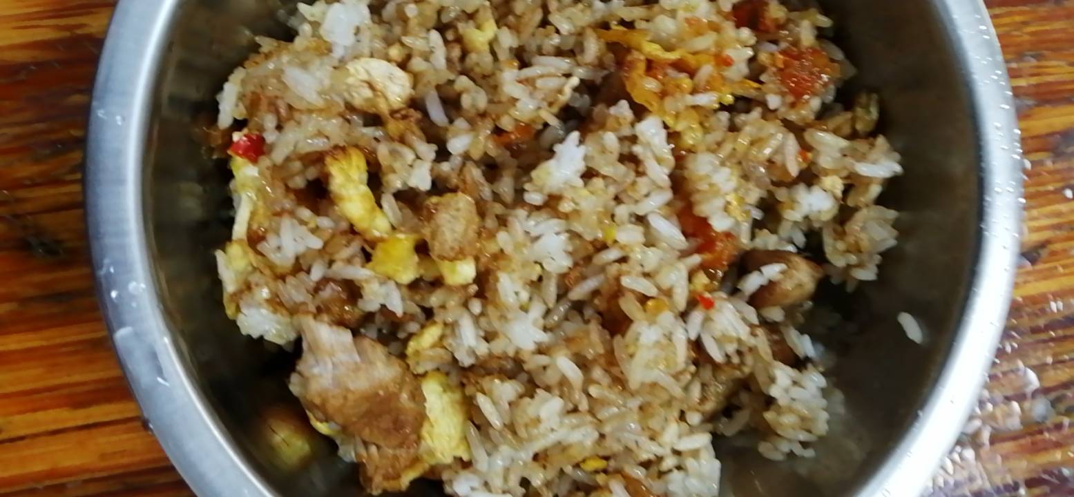 夜班宵夜自己炒瘦肉鸡蛋炒饭

85 / 作者:专业吃席 / 