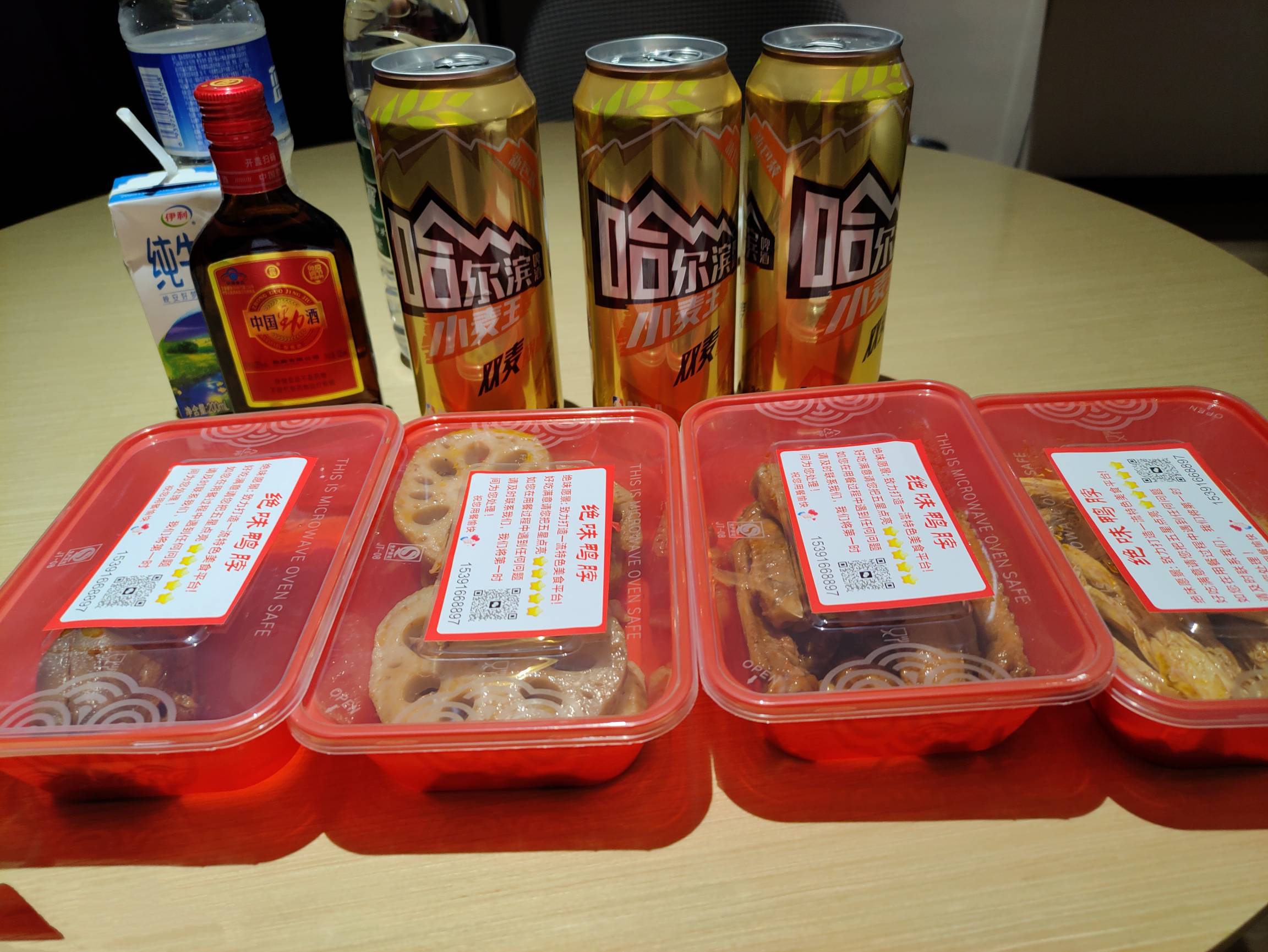 老哥们，从这个月4号到今天，已经住了20多天酒店了，天天最基本的开销房费加吃喝就要326 / 作者:红菜苔 / 