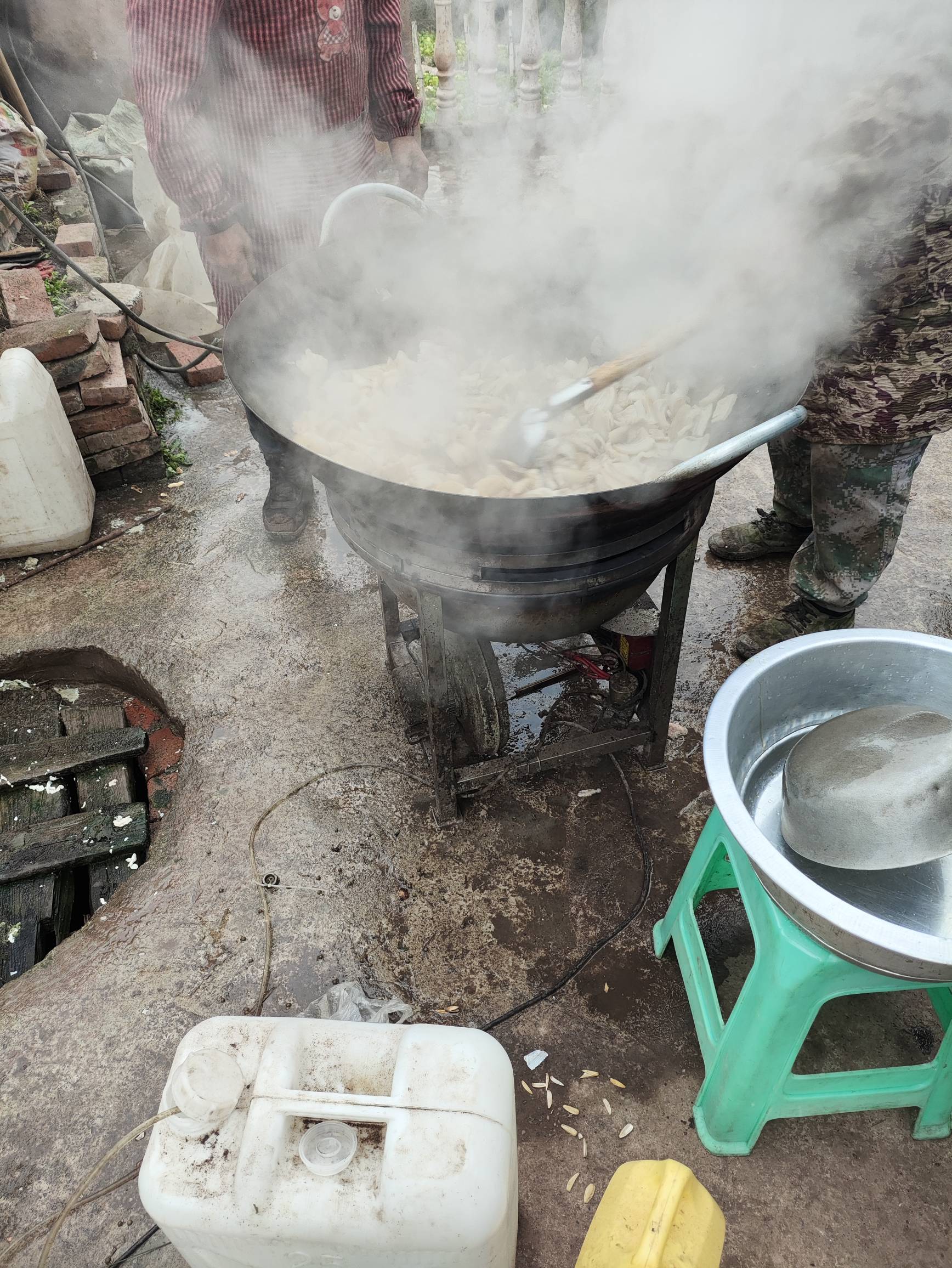 老哥们出杀猪饭了

85 / 作者:昂xo123 / 