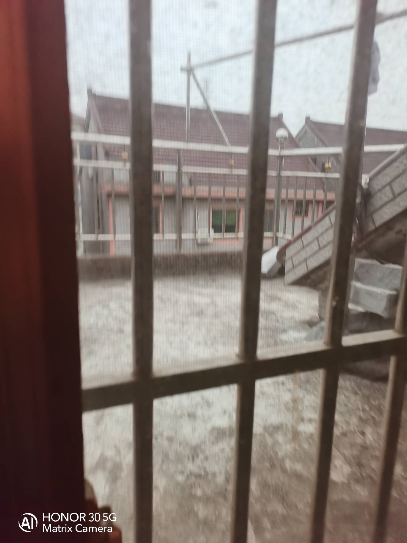 老哥们这300一个月 住4楼顶楼，带洗浴厕所 还带一个阳台贵不贵




76 / 作者:卡农18老哥 / 