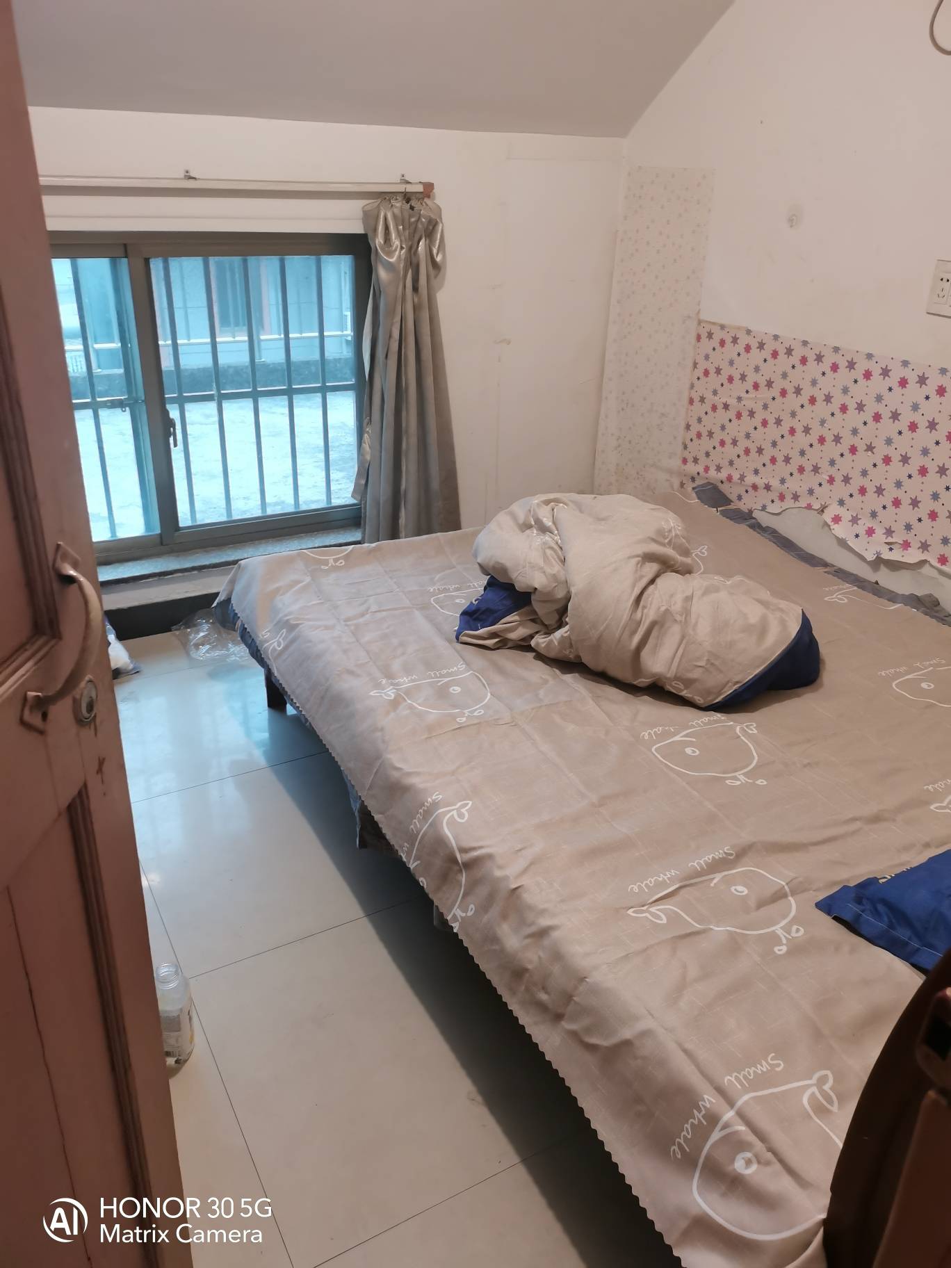 老哥们这300一个月 住4楼顶楼，带洗浴厕所 还带一个阳台贵不贵




4 / 作者:卡农18老哥 / 