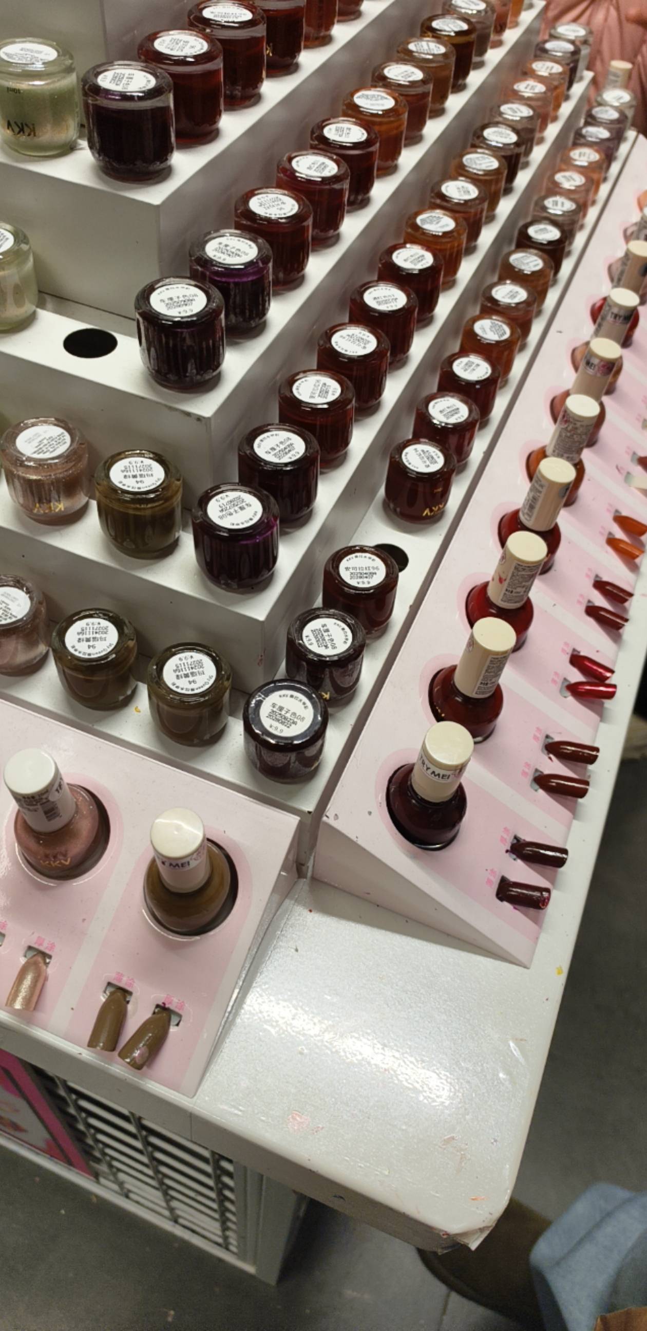 卡农有没有小j姐，我给你做美甲！
给你弄的好好看，美美的！


52 / 作者:昨日过往 / 