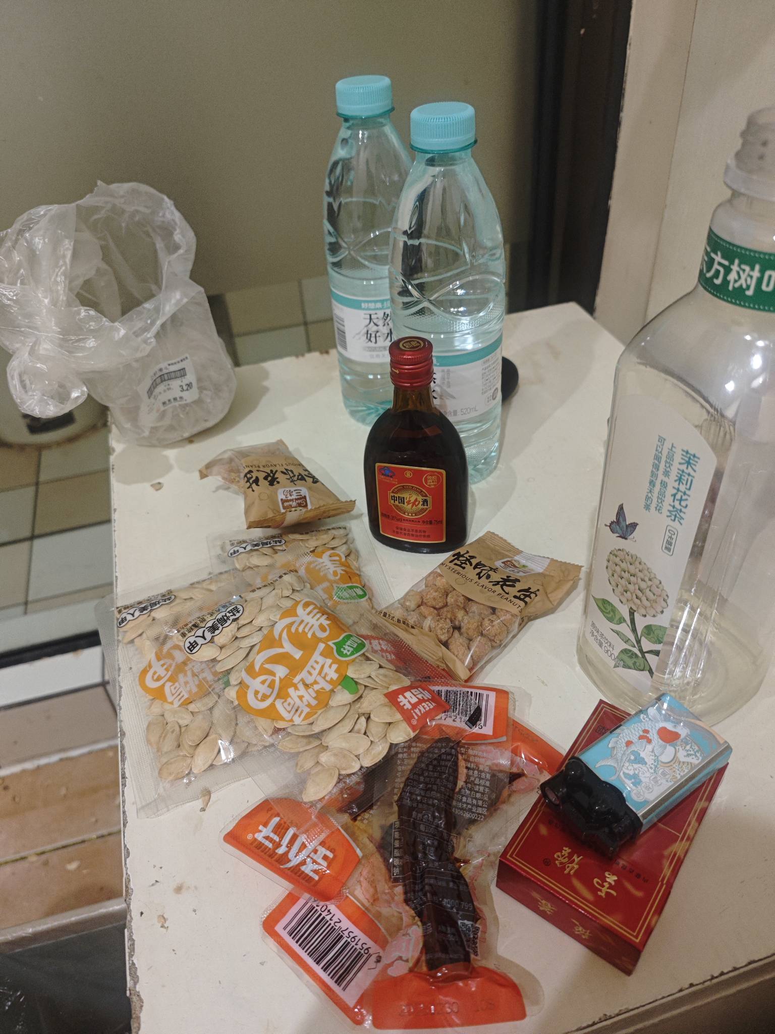 马上过年了还在挂壁房挂壁，唉心累，借酒浇愁愁更愁



23 / 作者:口味王 / 