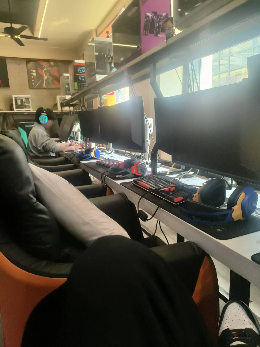 老哥们老姐们都回家了吗？

65 / 作者:朱铁胆 / 