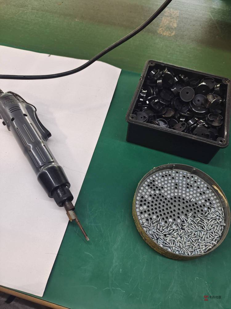 快过年了都忙着干日结赚过年口粮，放假的都回老家聚会的了，卡农冷冷清清的


44 / 作者:朱铁胆 / 