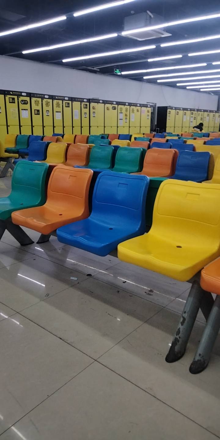 绝望了，快过年了还找不到工作，白天挂壁在打工网，晚上挂壁在万达，

72 / 作者:宁波躺平老哥 / 