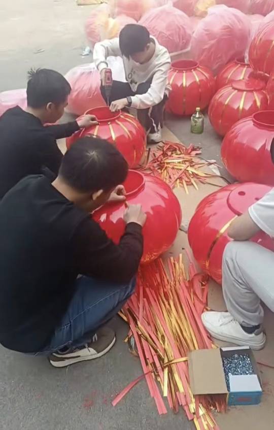 灯笼厂日结了，17块一个小时老哥们

90 / 作者:仙之极 / 