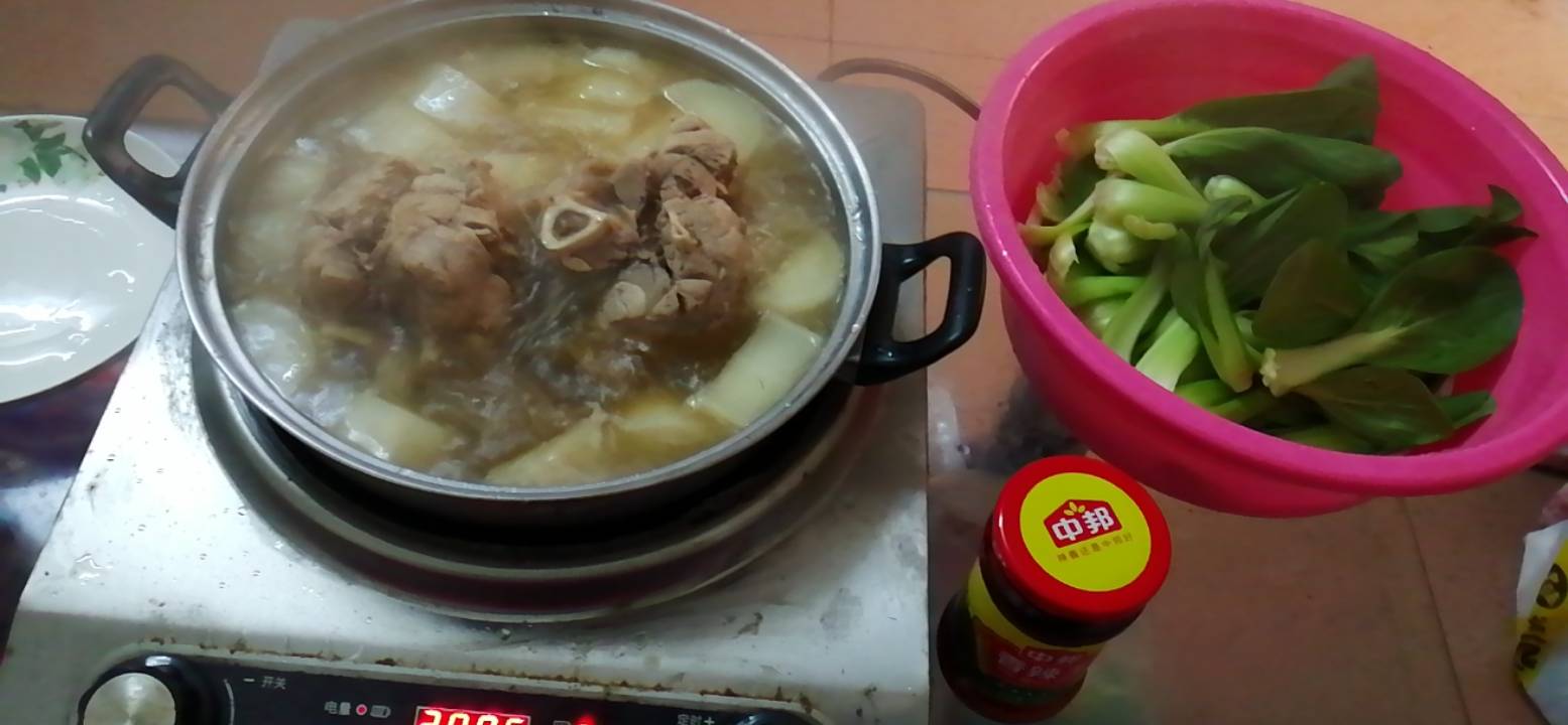 老哥，早餐开吃，就两个骨头23块，低消费

28 / 作者:专业吃席 / 