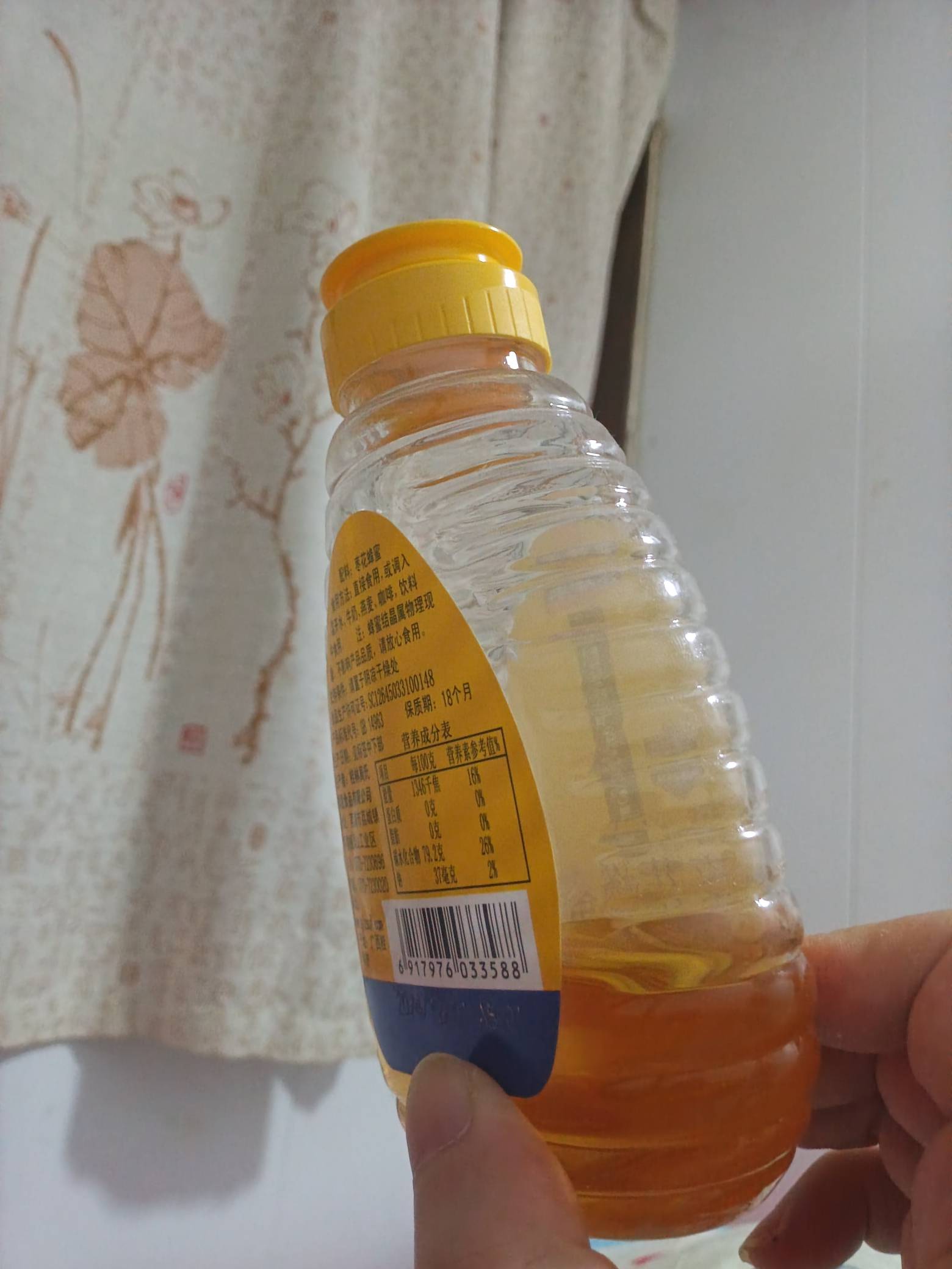 我靠着这一罐蜂蜜撑了一周，饿了就喝一口，就是太甜了

13 / 作者:周婕纶 / 