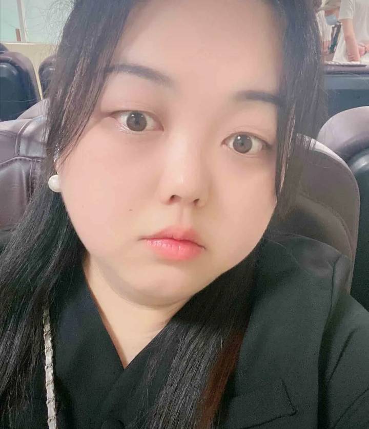 周末和隔壁村女生相亲，听说她相了6个都没成才轮到我，刚加了好友照片发来一看我都不22 / 作者:马到成 / 