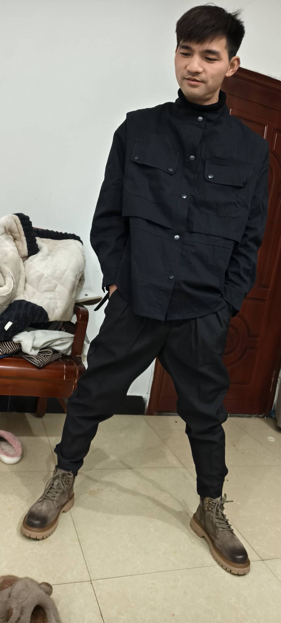 老哥们，穿上新衣服了，帅嘛。






24 / 作者:逼两拳皇 / 