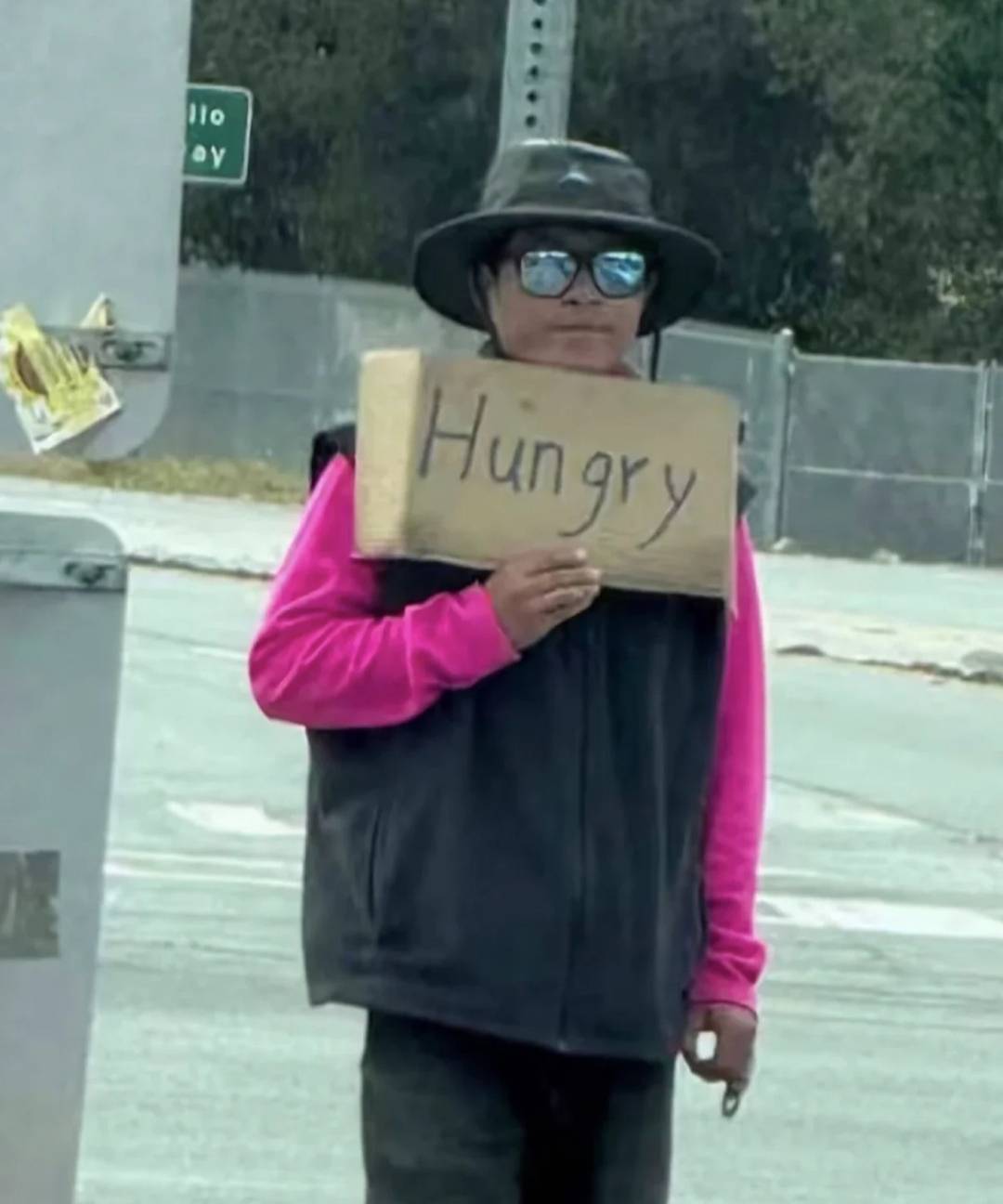 甜甜O 近况，很饿在乞讨，欠债被断指。

69 / 作者:基基肯压基 / 