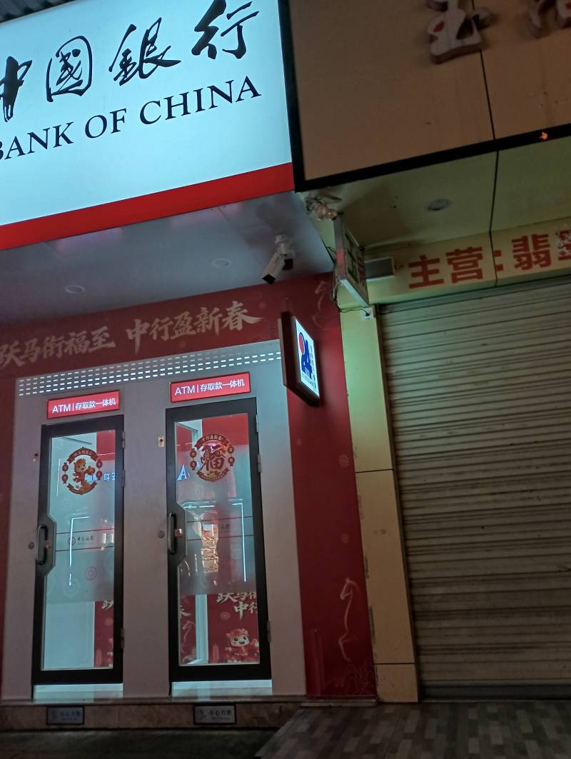 哪位老哥能帮帮我 在外露宿街头两天了 实在是又饿有口渴 好心的老哥能不能帮我这一次70 / 作者:⺗⺗⺗ / 