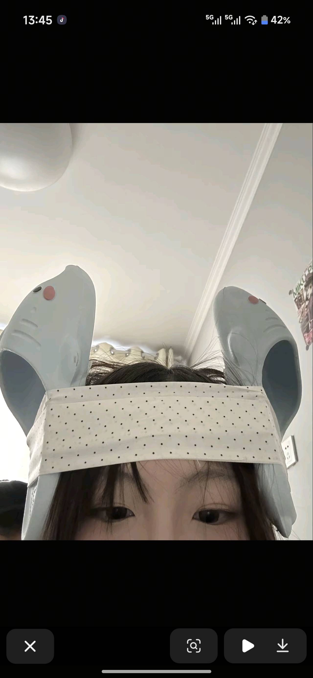 我认识他，是在上个月最冷的那几天。台子里，两个输红眼的人在评论区骂了同一句脏话，78 / 作者:苦难yt / 