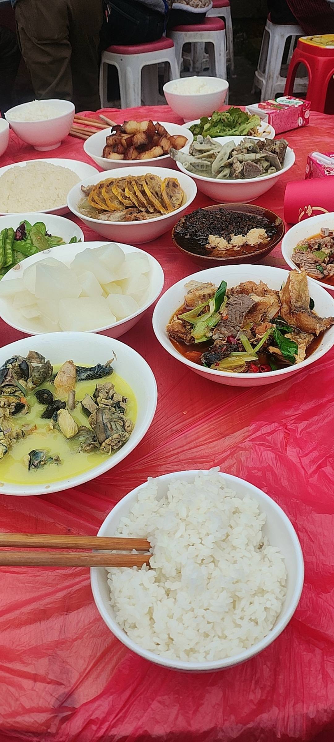 老哥们回老家吃喜酒了

52 / 作者:昂xo123 / 