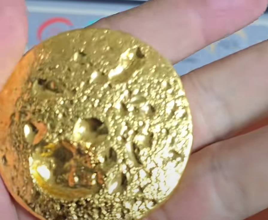 哥哥们，唐欢公园捡到的，这是金的吗？

98 / 作者:尛•牛•氓 / 