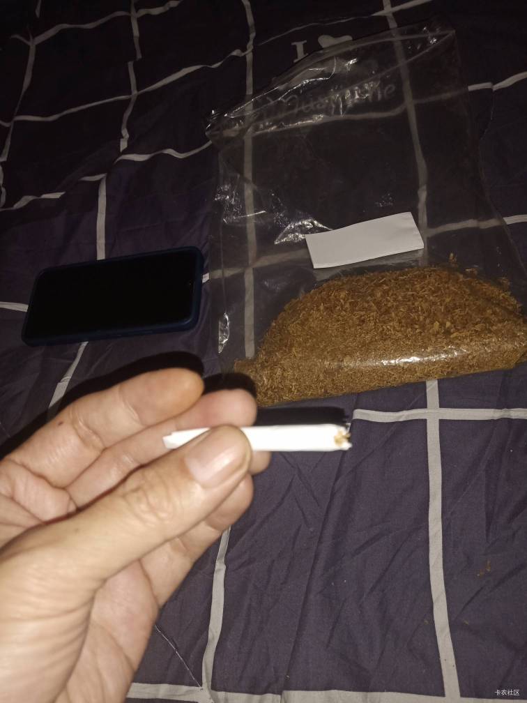 昨天中午吃了回锅肉
下午喝了1升牛奶
晚上蹲麻了

10 / 作者:朱铁胆 / 