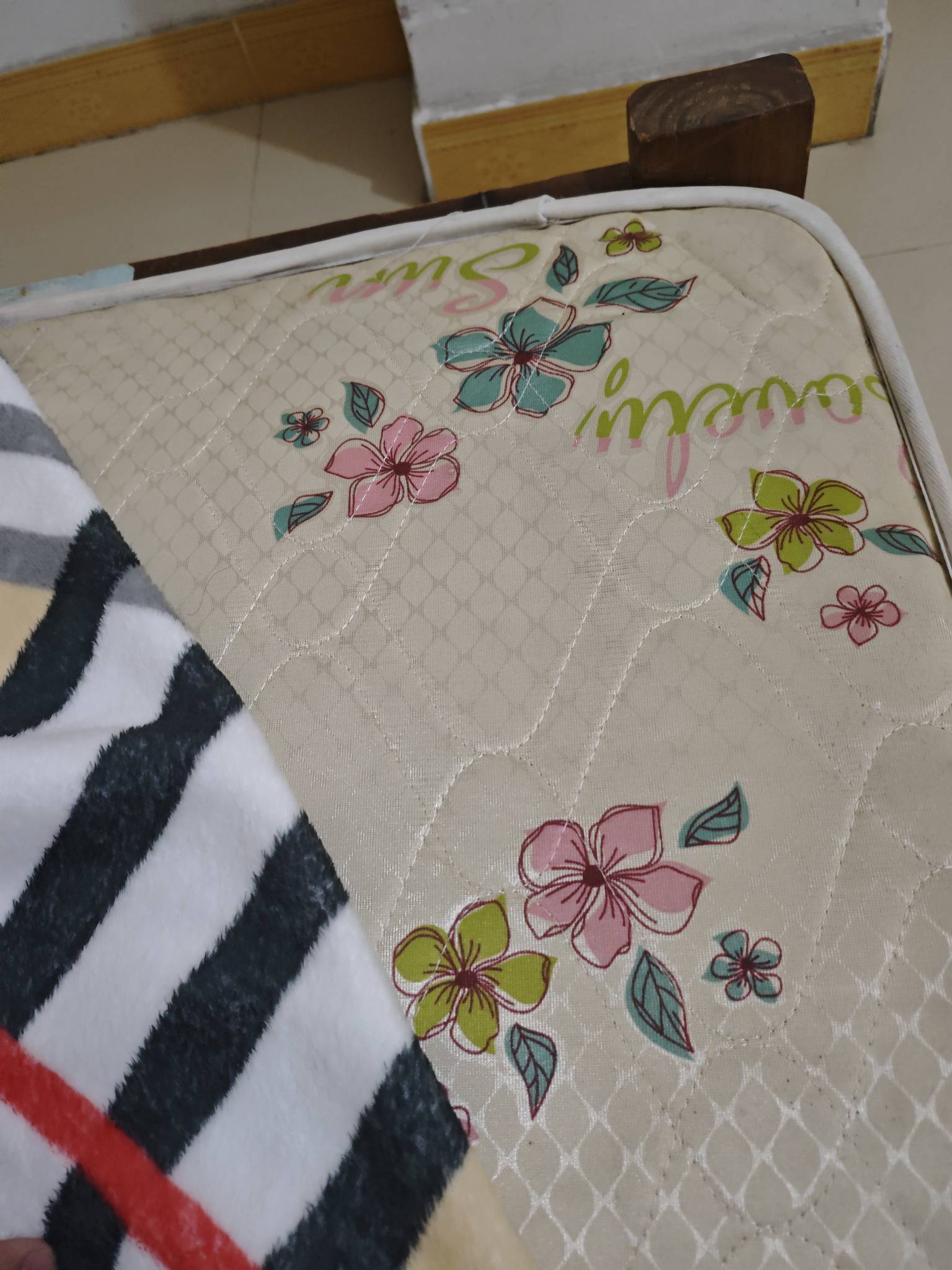 230一个月的挂壁房还配席梦思

76 / 作者:烫英涛 / 