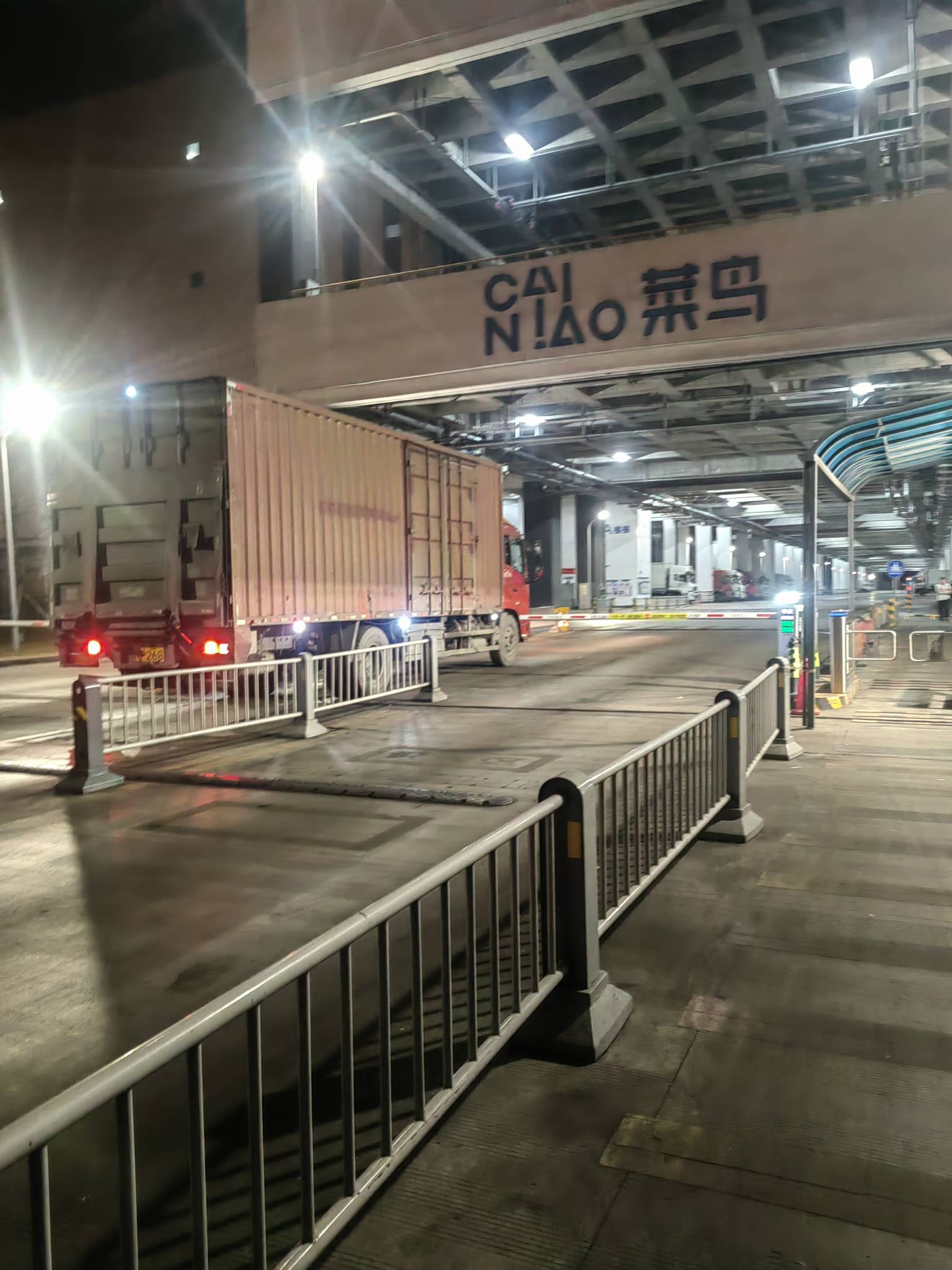 好消息下早班了，坏消息走路回家十公里，小黄车都没，


8 / 作者:miaiai / 