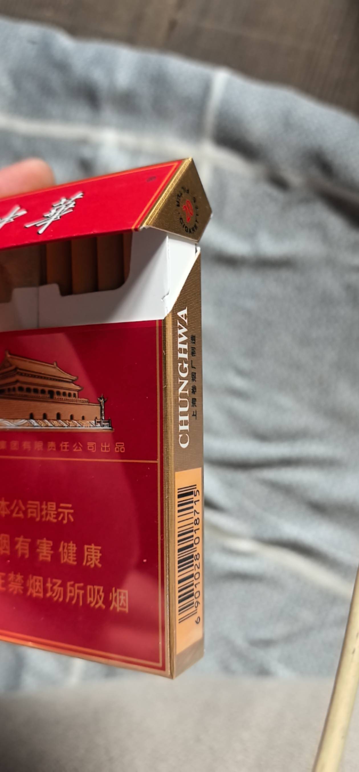 老哥们，这种.一条多少钱，朋友送了好几条，抽不惯

37 / 作者:听说过遗憾吗 / 