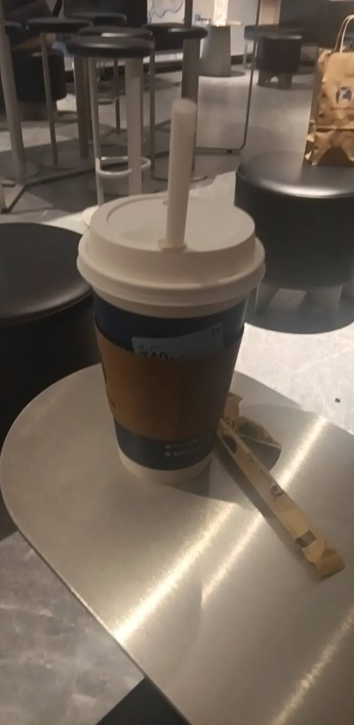 瑞幸截胡了嘛雨都没人要笔自己喝了，失业了也没钱真成挂壁栽了，老哥们带带我还能跟上90 / 作者:风华泰恒 / 