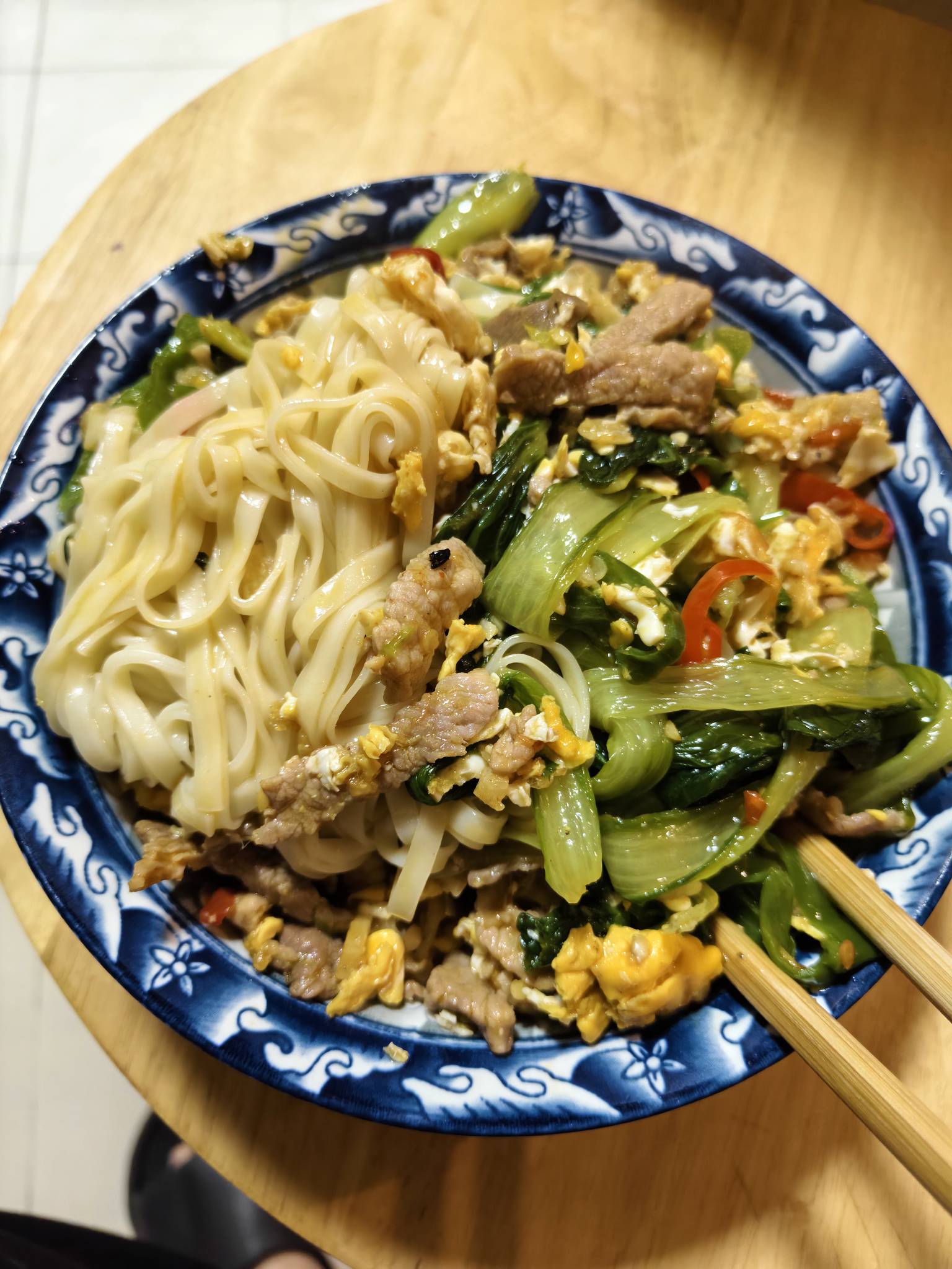 搞个江西炒米粉，忘了买粉，用挂面代替了

72 / 作者:大家说我吗 / 